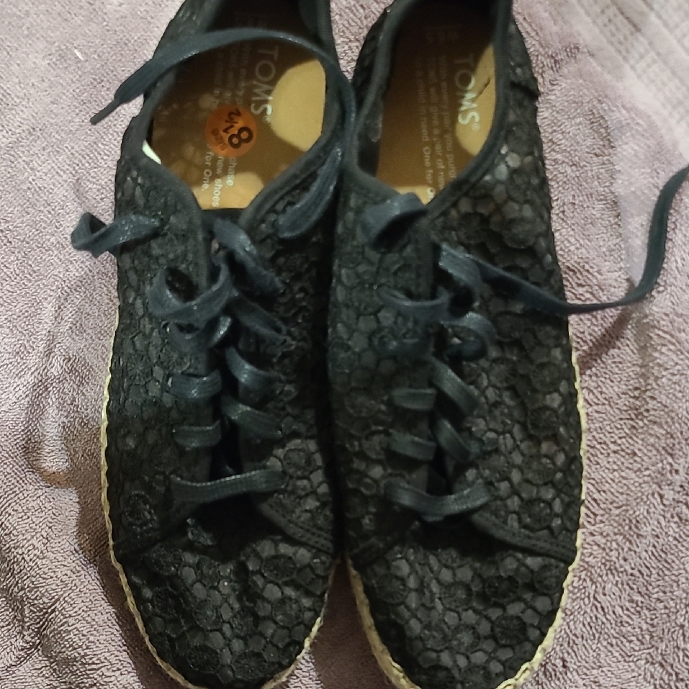 TOMS Women's Black Textured Sneakers
